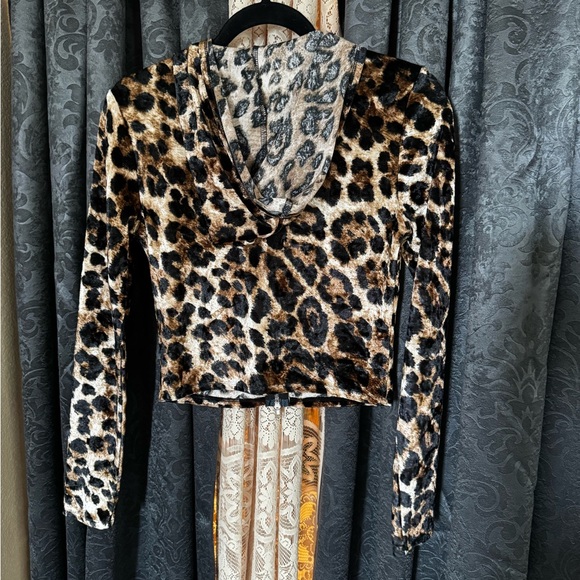 Bear Dance Animal Print Zip-Up cropped sweater - Picture 2 of 3